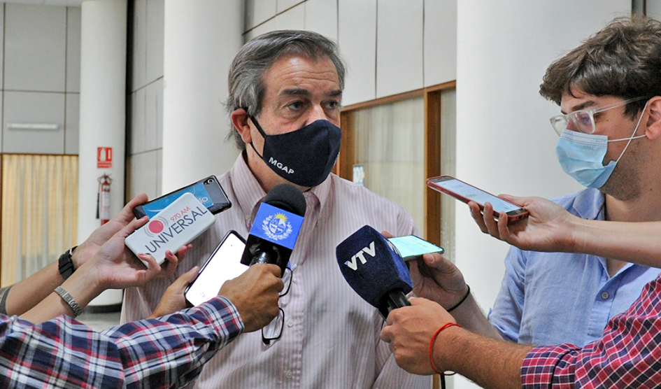 Ministro Carlos María Uriarte en rueda de prensa Ministro Carlos María Uriarte en rueda de prensa