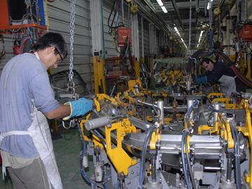 Trabajadores en industria automotriz Trabajadores en industria automotriz