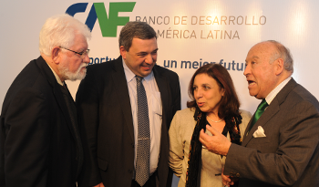 Ministro de Economía, Mario Bergara, intendenta Ana Olivera junto a representantes del Banco de Desarrollo de América Latina Ministro de Economía, Mario Bergara, intendenta Ana Olivera junto a representantes del Banco de Desarrollo de América Latina