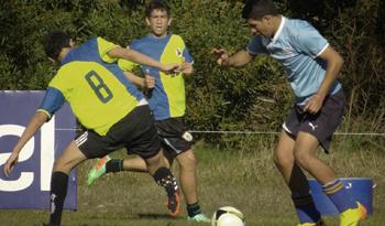 Estudiantes de los liceos 25 y 48 en partido por Pelota al Medio a la Esperanza (Foto de archivo)
