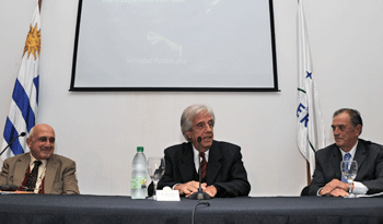 El presidente, Tabaré Vázquez, en la apertura del congreso rodoniano, junto al rector Roberto Markarian y a Hugo Manini Ríos El presidente, Tabaré Vázquez, en la apertura del congreso rodoniano, junto al rector Roberto Markarian y a Hugo Manini Ríos