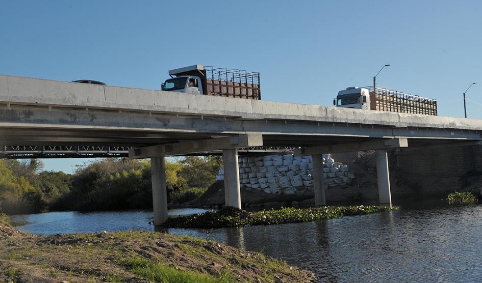 Puente sobre arroyo Agua Sucia