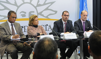 Autoridades en la presentación de la oficina subregional de PNUMA en Montevideo Autoridades en la presentación de la oficina subregional de PNUMA en Montevideo