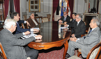 Reunión entre Ministerio de Defensa y el Grupo de Trabajo por Verdad y Justicia Reunión entre Ministerio de Defensa y el Grupo de Trabajo por Verdad y Justicia