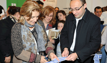 Ministra de Vivienda, Eneida de León, junto a alcalde del Municipio B de Montevideo, Carlos Varela. Ministra de Vivienda, Eneida de León, junto a alcalde del Municipio B de Montevideo, Carlos Varela.