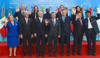 Foto de presidentes participantes de la Cumbre del Mercosur