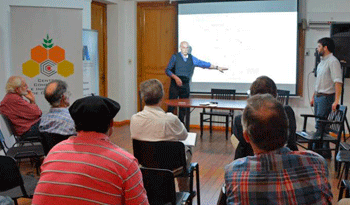 Taller en la Sociedad de Viticultores de Carmelo Taller en la Sociedad de Viticultores de Carmelo