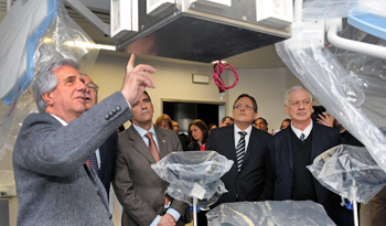 El Presidente Tabaré Vázquez recorre el Hospital Libertad junto a otras autoridades El Presidente Tabaré Vázquez recorre el Hospital Libertad junto a otras autoridades