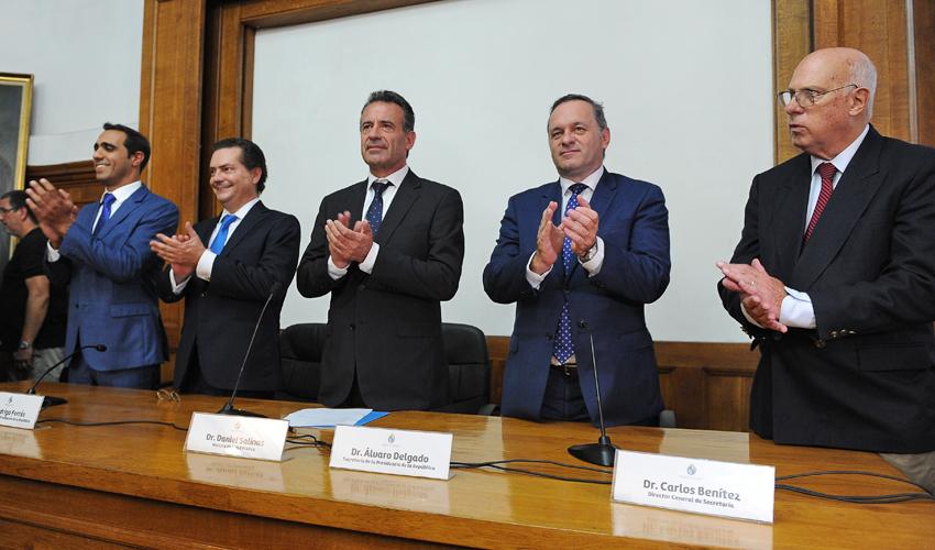 Autoridades del Ministerio de Salud Pública junto a Álvaro Delgado y Rodrigo Ferrés Autoridades del Ministerio de Salud Pública junto a Álvaro Delgado y Rodrigo Ferrés