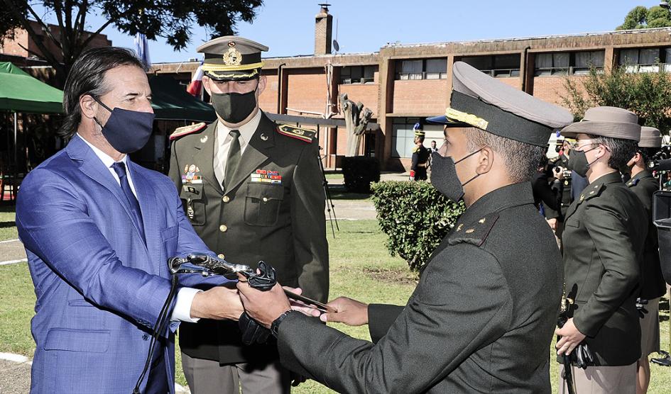 Presidente Lacalle Pou en graduación de 75 alféreces del Ejército