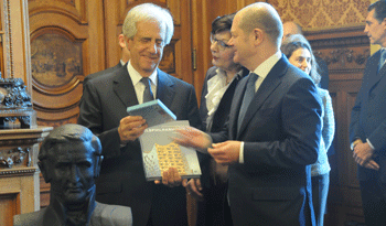 Presidente Tabaré Vázquez con alcalde y principal senador de Hamburgo, Olaf Scholz