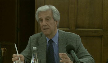 Presidente Vázquez en conferencia de prensa, en París Presidente Vázquez en conferencia de prensa, en París