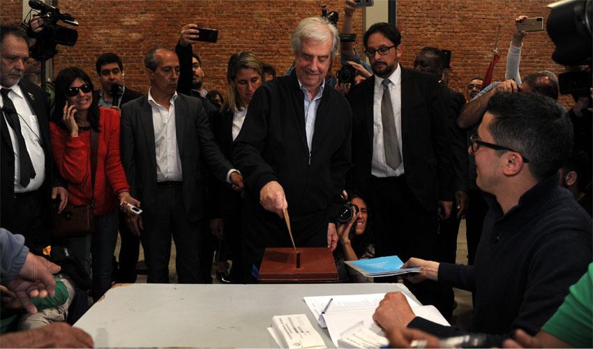 Presidente Tabaré Vázquez sufraga en el club Progreso, Montevideo Presidente Tabaré Vázquez sufraga en el club Progreso, Montevideo