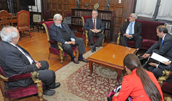 El secretario general de la Unasur, Ernesto Samper, reunido con el ministro Eduardo Bonomi y otras autoridades El secretario general de la Unasur, Ernesto Samper, reunido con el ministro Eduardo Bonomi y otras autoridades