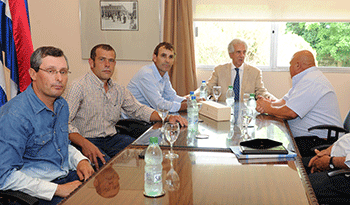 Presidente Tabaré Vázquez con dirigentes del Centro de Viticultores del Uruguay