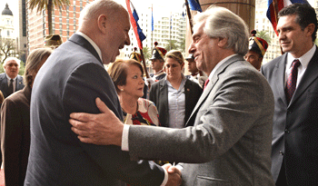 El Presidente Tabaré Vázquez recibe al gobernador general de Australia, Peter Cosgrove El Presidente Tabaré Vázquez recibe al gobernador general de Australia, Peter Cosgrove