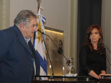 Mujica y Fernández en conferencia de prensa Mujica y Fernández en conferencia de prensa