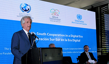 Presidente Tabaré Vázquez habla en el foro “Cooperación Sur-Sur en la era digital” Presidente Tabaré Vázquez habla en el foro “Cooperación Sur-Sur en la era digital”