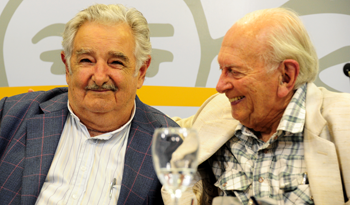 Presidente Mujica y antropólogo Daniel Vidart en la Sala de Prensa de la Torre Ejecutiva Presidente Mujica y antropólogo Daniel Vidart en la Sala de Prensa de la Torre Ejecutiva