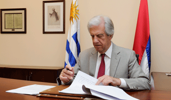 Presidente Vázquez firma decreto Presidente Vázquez firma decreto