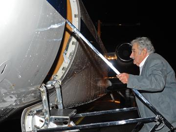 Presidente José Mujica partiendo desde Base Aérea