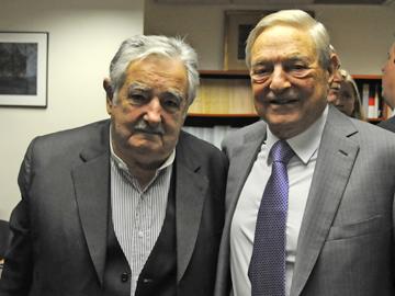 Presidente de la República, José Mujica y el presidente de Open Society Foundation, George Soros Presidente de la República, José Mujica y el presidente de Open Society Foundation, George Soros