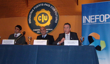 Autoridades en presentación de oportunidades de capacitación de INEFOP Autoridades en presentación de oportunidades de capacitación de INEFOP