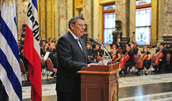 Canciller Rodolfo Nin Novoa en el acto por el 187.° aniversario de la Jura de la Constitución