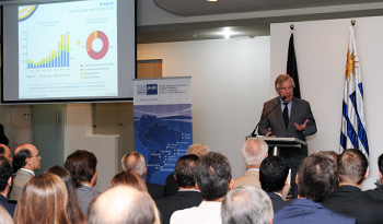 Ministro de Economía y Finanzas, Danilo Astori, en conferencia “¿Qué más debe hacer Uruguay para atraer inversiones?” Ministro de Economía y Finanzas, Danilo Astori, en conferencia “¿Qué más debe hacer Uruguay para atraer inversiones?”
