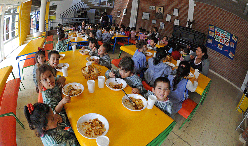 Almuerzo en una escuela de tiempo completo