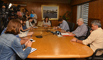 Ministro Víctor Rossi en conferencia de prensa Ministro Víctor Rossi en conferencia de prensa