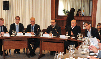 Primer ejecutvo del puerto de Hamburgo, Jens Meier, con autoridades de la ANP Primer ejecutvo del puerto de Hamburgo, Jens Meier, con autoridades de la ANP