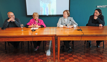 Titular del MEC, María Julia Muñoz y la directora de Centros MEC, Glenda Rondán Titular del MEC, María Julia Muñoz y la directora de Centros MEC, Glenda Rondán