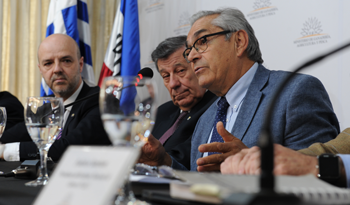Ministro Enzo Benech en conferencia de prensa por mercado externo de carnes