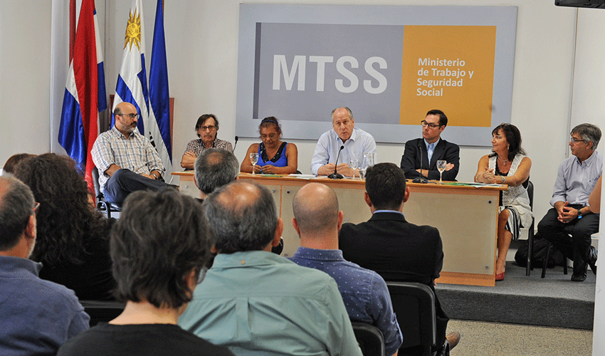 Autoridades en sede del Ministerio de Trabajo Autoridades en sede del Ministerio de Trabajo