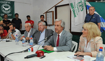 Presidente Vázquez y equipo de Gobierno en Juan Lacaze, Colonia