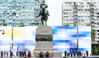 Autoridades nacionales en Plaza Independencia Autoridades nacionales en Plaza Independencia