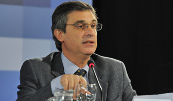 Álvaro García, director de la Oficina de Planeamiento y Presupuesto Álvaro García, director de la Oficina de Planeamiento y Presupuesto