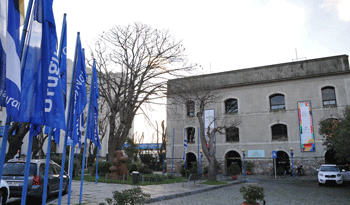 Fachada del ex depósito Santos, actual sede de Turismo Fachada del ex depósito Santos, actual sede de Turismo