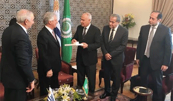 El presidente Tabaré Vázquez flanqueado por Sherif Ismail, Ali Meselhy y Ahmed Aboul Gheit El presidente Tabaré Vázquez flanqueado por Sherif Ismail, Ali Meselhy y Ahmed Aboul Gheit