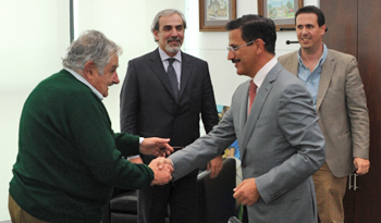 Presidente Mujica saluda al Sultán Bin Saeed Al Mansouri