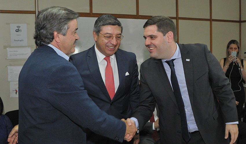 Ministro Carlos Uriarte con delegados de organizaciones internacionales Ministro Carlos Uriarte con delegados de organizaciones internacionales