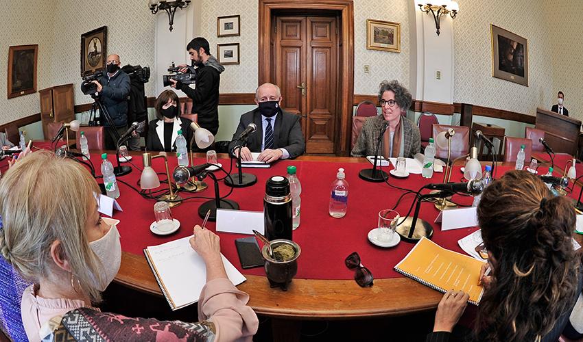 Ministro Pablo da Silveira en Comisión de Educación y Cultura del Senado Ministro Pablo da Silveira en Comisión de Educación y Cultura del Senado