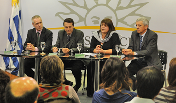 Autoridades en la firma de convenio Autoridades en la firma de convenio