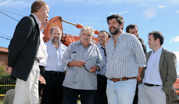 Presidente José Mujica recorre obras de Solymar Presidente José Mujica recorre obras de Solymar