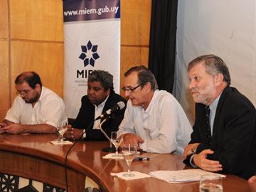 Firma de convenios entre autoridades de UTU, MIEM, INAU y el Sindicato de Trabajadores del Gas Firma de convenios entre autoridades de UTU, MIEM, INAU y el Sindicato de Trabajadores del Gas