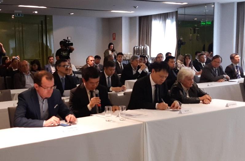 Autoridades celebran acuerdo entre Lifan y Brillance Autoridades celebran acuerdo entre Lifan y Brillance