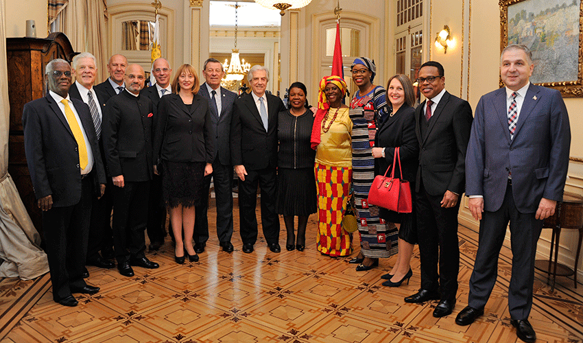 Presidente Vázquez junto a diplomáticos acreditados ante Uruguay Presidente Vázquez junto a diplomáticos acreditados ante Uruguay