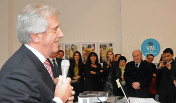 Tabaré Vázquez en Viena con residentes uruguayos Tabaré Vázquez en Viena con residentes uruguayos