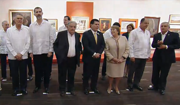 El Presidente de Uruguay, José Mujica, junto a otros gobernantes participantes de la Cumbre Iberoamericana (Presidencia de México) El Presidente de Uruguay, José Mujica, junto a otros gobernantes participantes de la Cumbre Iberoamericana (Presidencia de México)